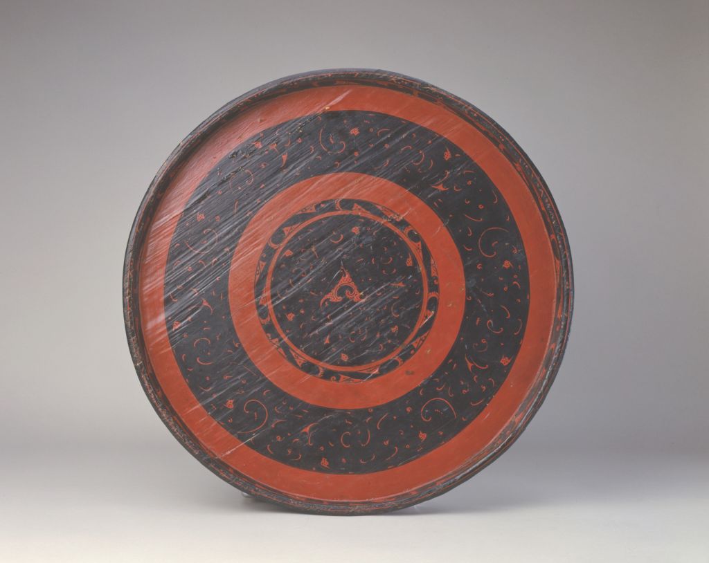 图片[1]-Painted large disk with cloud and phoenix patterns-China Archive